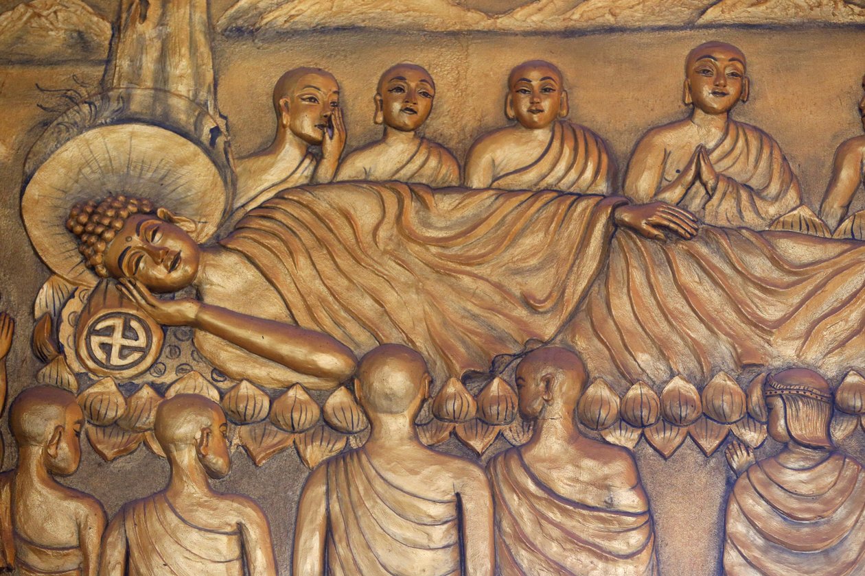 Chua Thiep Long buddhistpagode. Liggende Buddha. Etter 45 år med undervisning i Dharma, gikk Buddha over i Parinirvana. Statue. Thay Ninh. Vietnam av Unbekannt