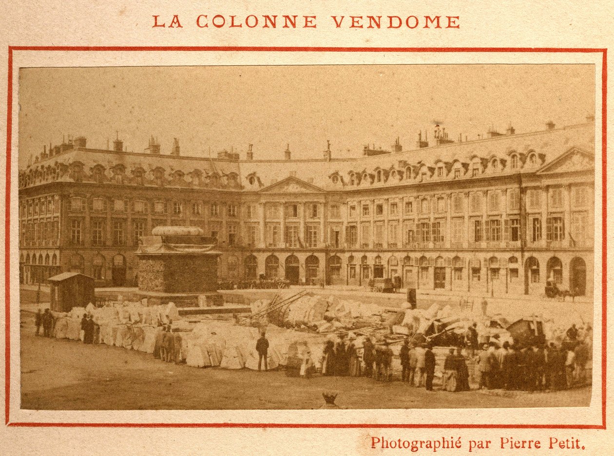 Commune de Paris (1871): ødeleggelse av Vendome-søylen i mai 1871. Fotografi av Pierre Pepetit. Trykk på papp, Dim. 9x5,4 cm av Unbekannt