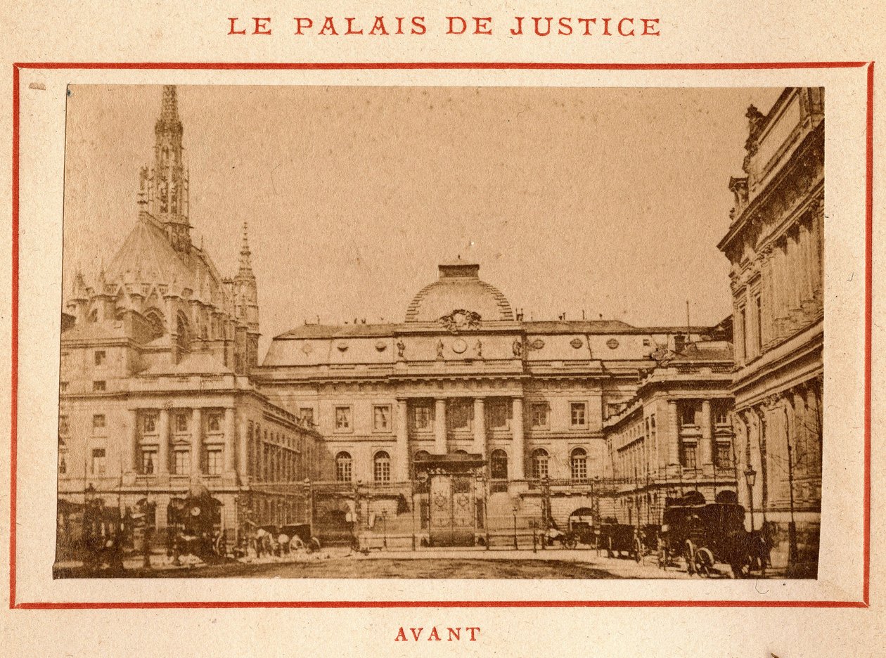 Commune de Paris (1871): utsikt over Palais de Justice i Paris før brannen i mai 1871. Fotografi av Pierre Pepetit. Trykk på papp, Dim. 9x5,4 cm av Unbekannt