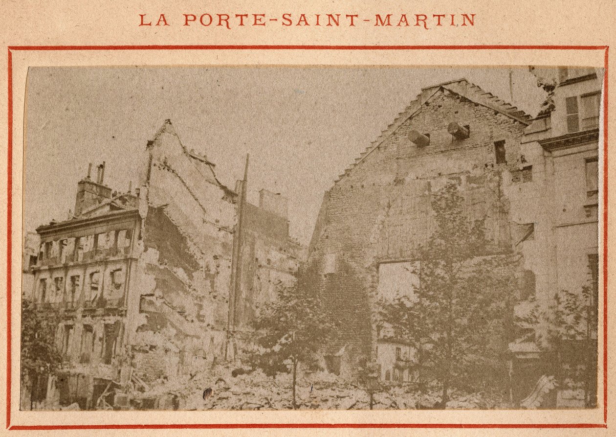Commune de Paris (1871): utsikt over Porte Saint Martin i Paris ødelagt i mai 1871. Fotografi av Pierre Pepetit. Trykk på papp, Dim. 9x5,4 cm av Unbekannt