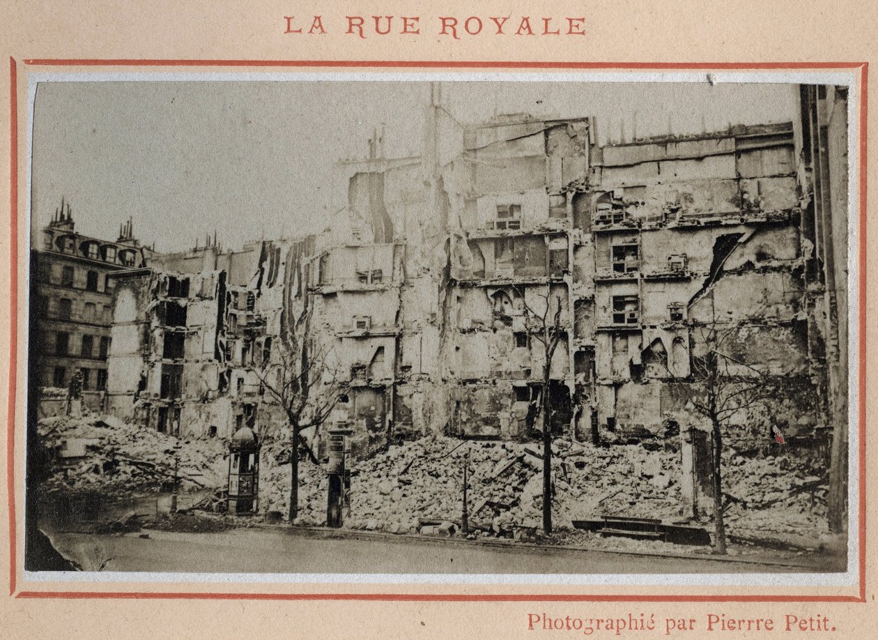 Commune de Paris (1871): utsikt over ruinene på Rue Royale i Paris i mai 1871. Fotografi av Pierre Pepetit. Trykk på papp, Dim. 9x5,4 cm av Unbekannt
