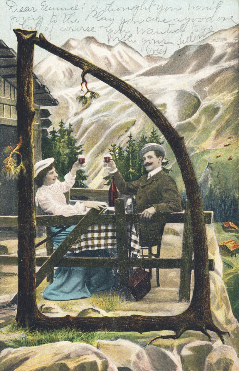 D: En mann og en kvinne som sitter ved et bord foran en fjellhytte klirrer i glass, et glass vin i hendene - Alfabettegn Ref Th. E., L. Theochrom - Serie 994. Theodor Eisman, forlegger, Leipzig av Unbekannt