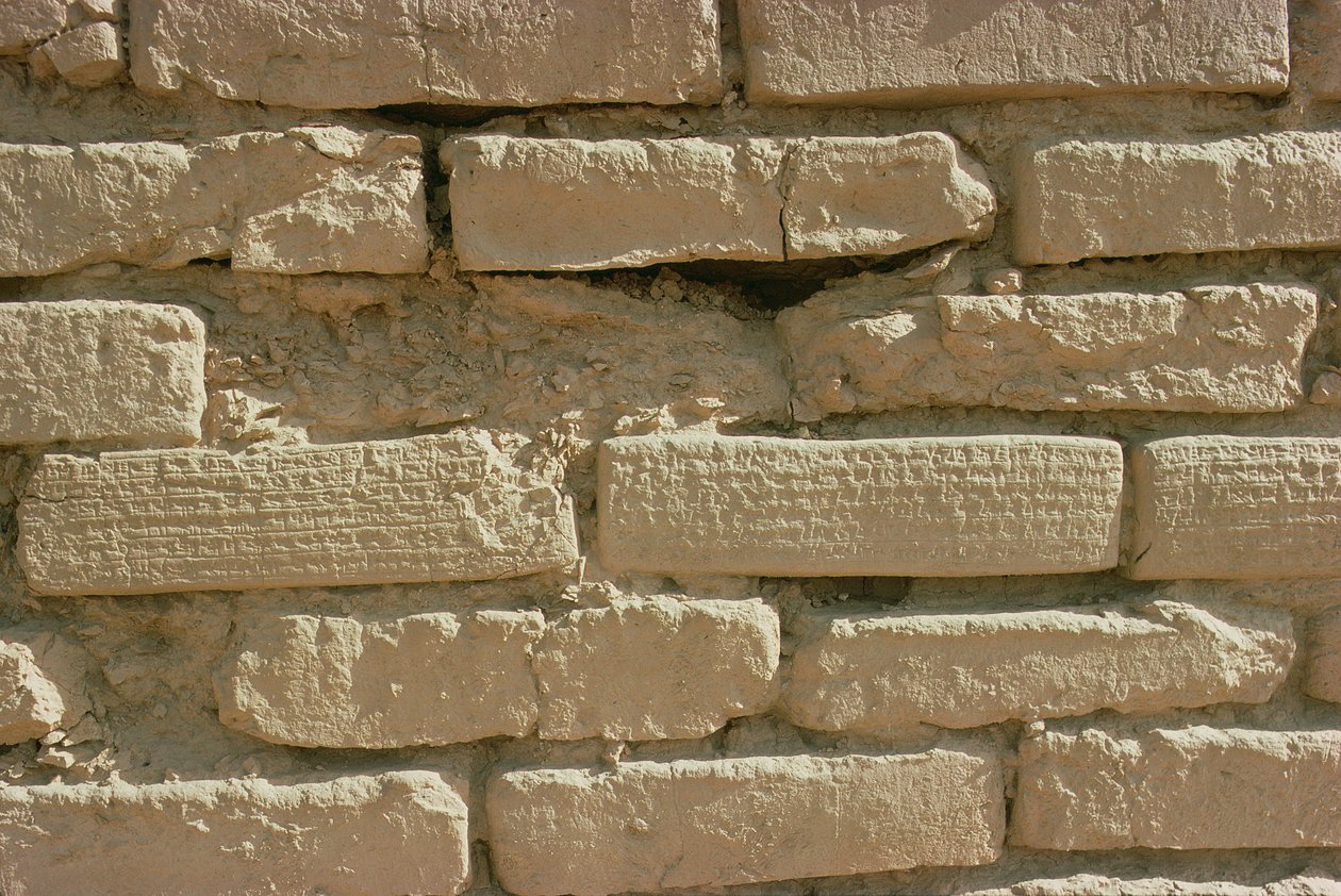 Detalj av murstein med kileskriftinskripsjoner fra Ziggurat, bygget av elamittkongen Untash-Gal (ca. 1265-46 f.Kr.) (bilde) av Unbekannt