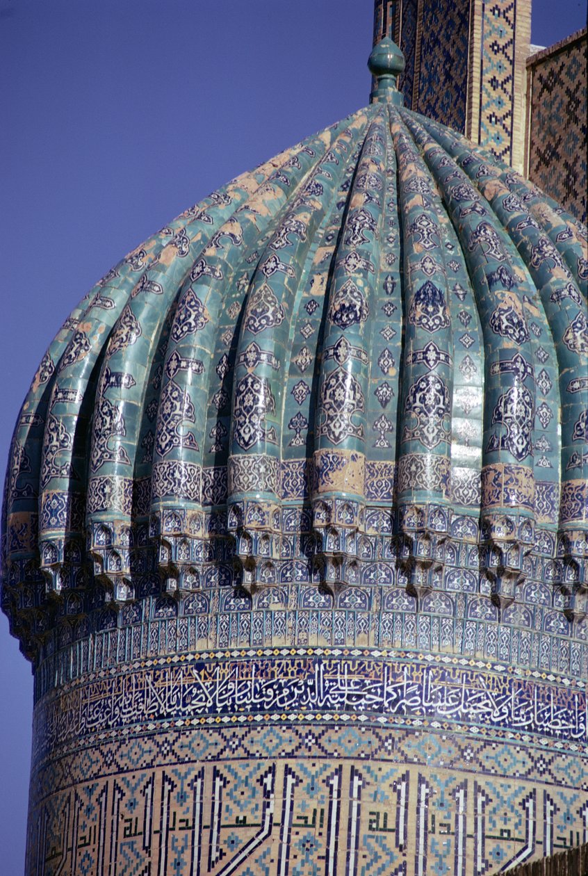Detalj av den flislagte kuppelen til Shirdar Madrasa, Timurid-perioden, Rigestan Square, ca. 1619-35 (bilde) av Unbekannt