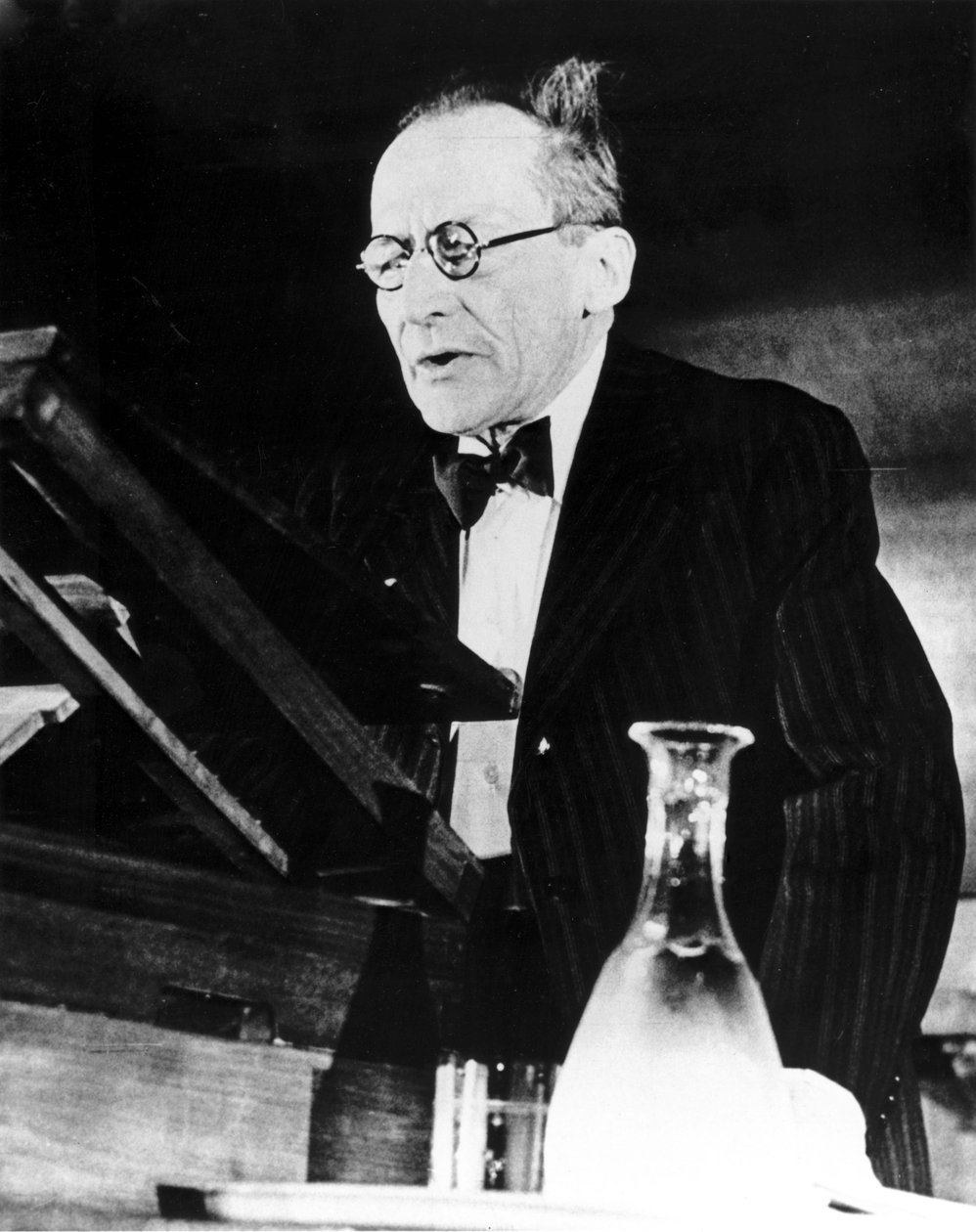 Erwin Schrodinger, østerriksk fysiker, holder et foredrag av Unbekannt