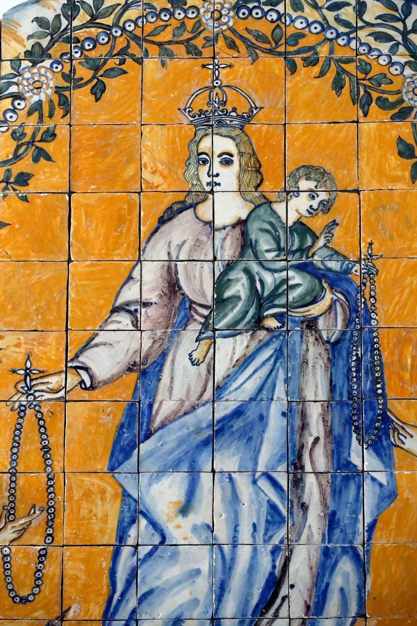 Evora museum. Azulejos. Saint Dominic mottar rosenkransen fra jomfruen. Portugal. av Benjamin Baud