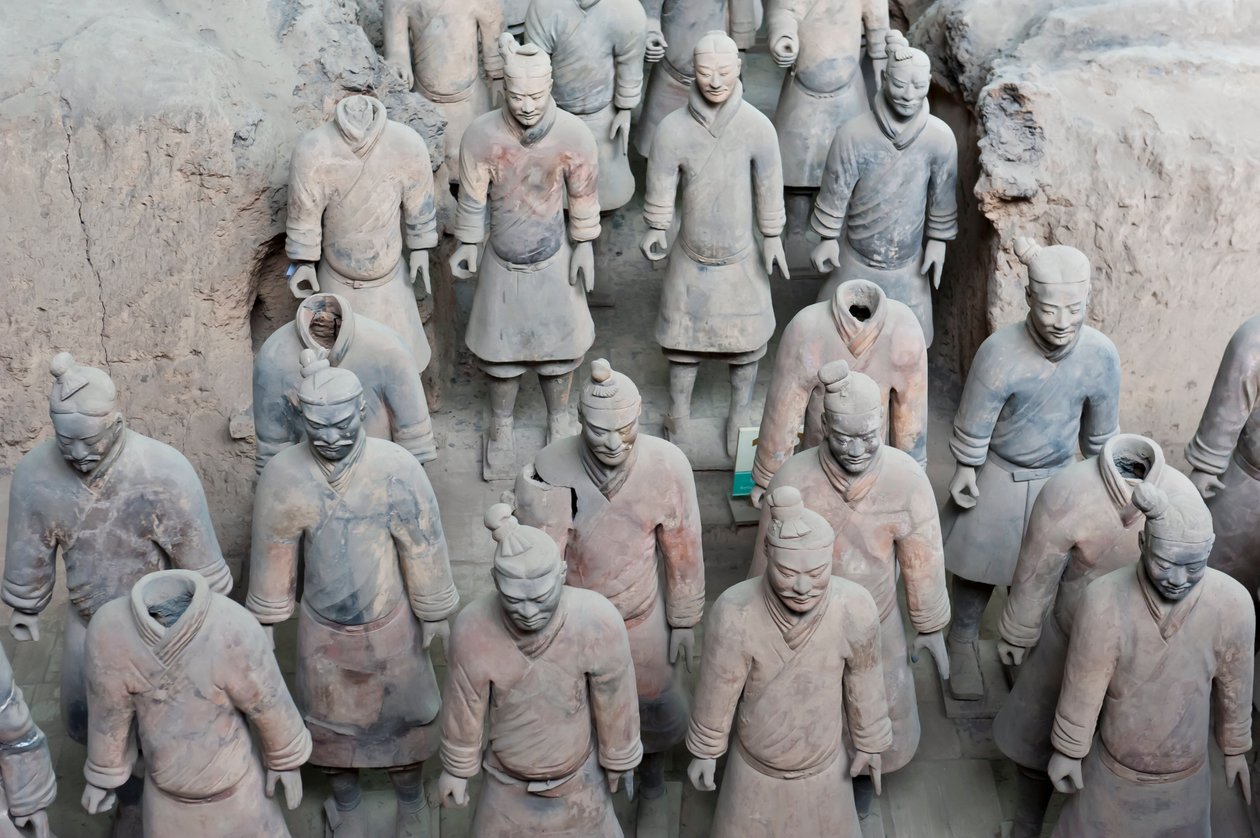 Første grop; stående krigerfigurer; keiser Qin Shi Huang mausoleum; Terracotta Army; Xi