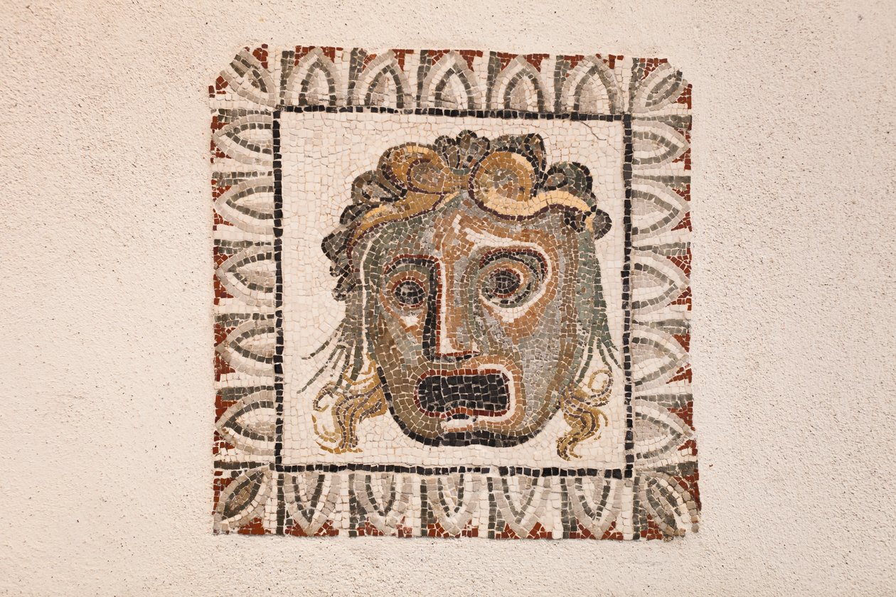 Gulvmosaikk datert til det 1. århundre f.Kr. som viser en Dionysos-maske, fra en romersk villa nær via Ruffinella i Roma, Romas nasjonalmuseum (museo nazionale romano), Roma, Italia av Unbekannter Künstler