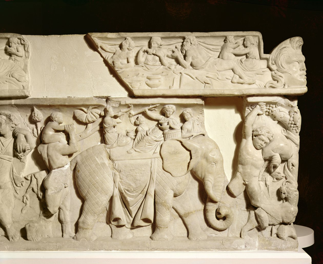 GR.1-1835 Triumphal Return of Dionysos, detalj som viser en elefant, sarkofagrelieff, gresk, 2. århundre (marmor) av Unbekannt