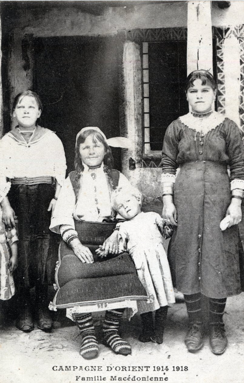 Hellas, Makedoine: portrett av en makedonsk familie - Postkort 1914-1918 av William M. Timlin