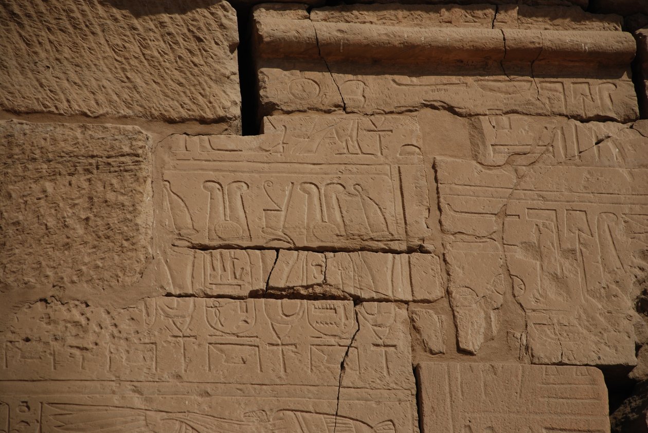 Hieroglyfer på stein, Karnak, Luxor, Egypt (bilde) av Unbekannt