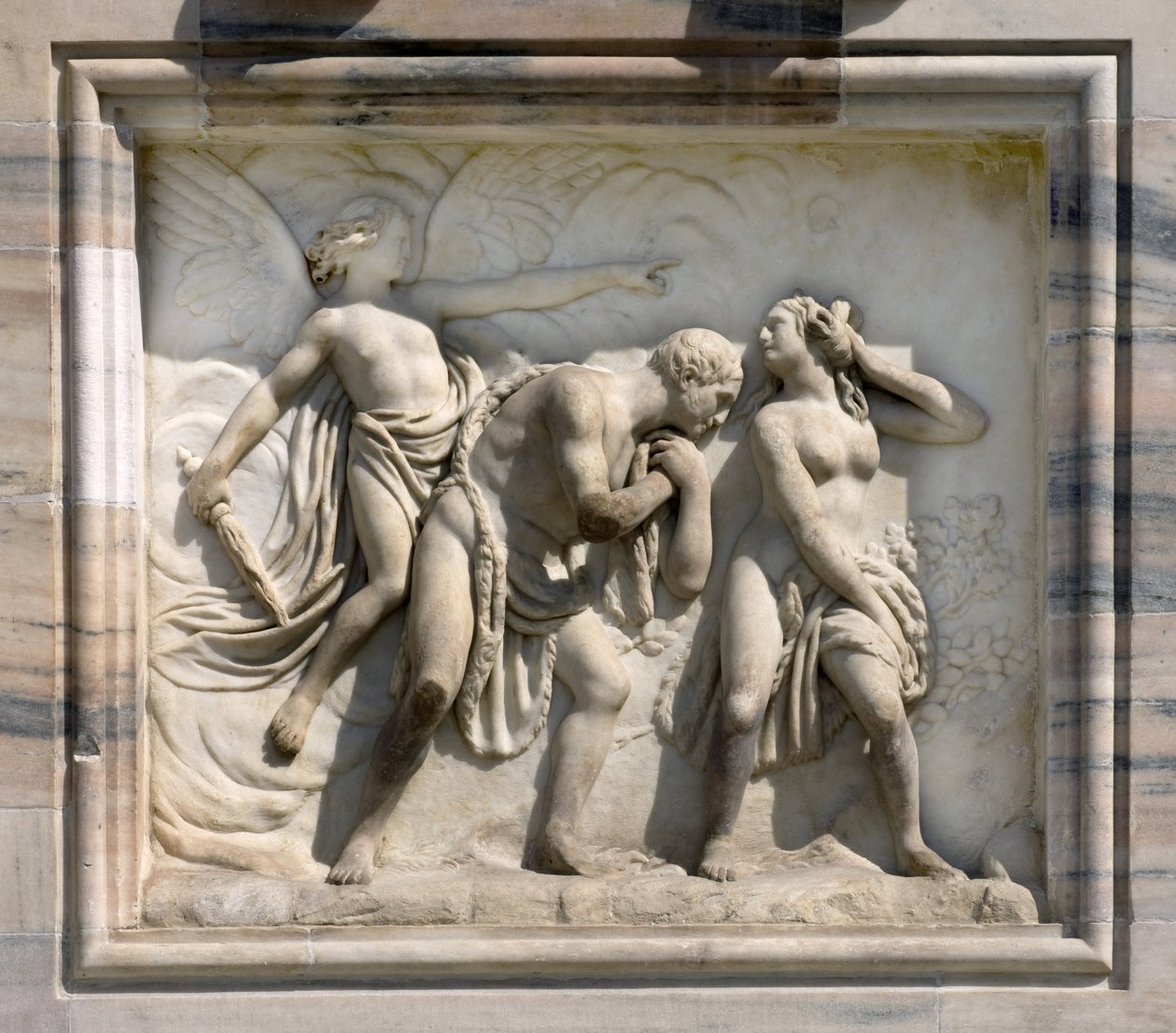 Høyrelieff som viser Adam og Eva Chasse du Paradise av Carlo Maria Giudici. 1791. Katedralen (kuppel eller duomo) i Milano Italia av Unbekannt
