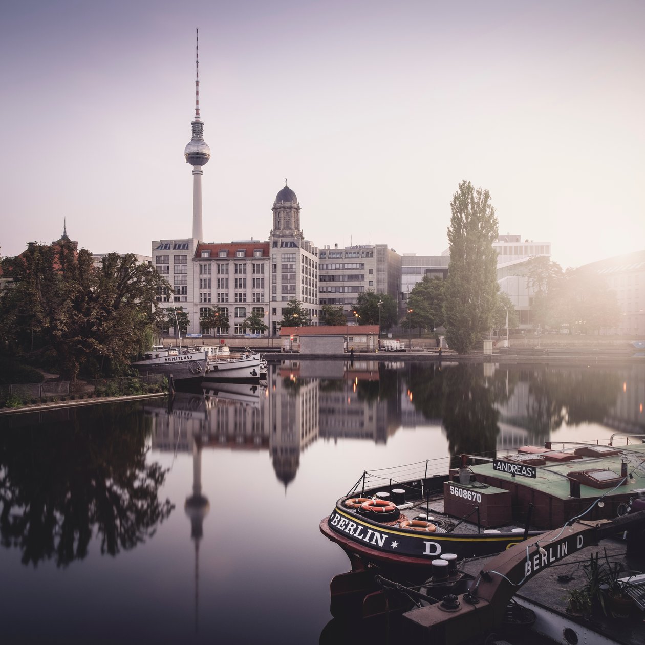Historisk havn, Berlin, Tyskland, 2015 (bilde) av Leopold Blonder