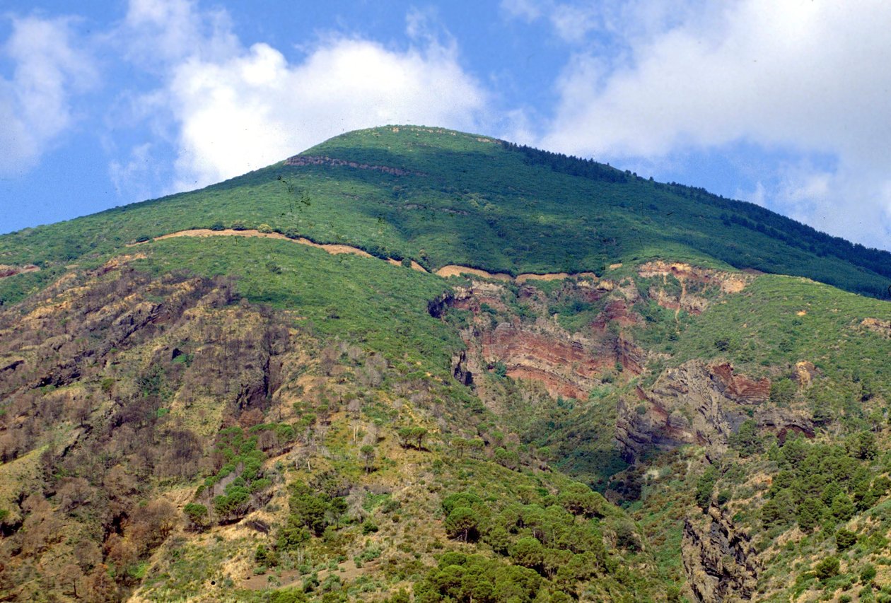 Ile de Salina (Messina) 07/1995. Le Monte dei Porri (859 m) av Alec Hunter