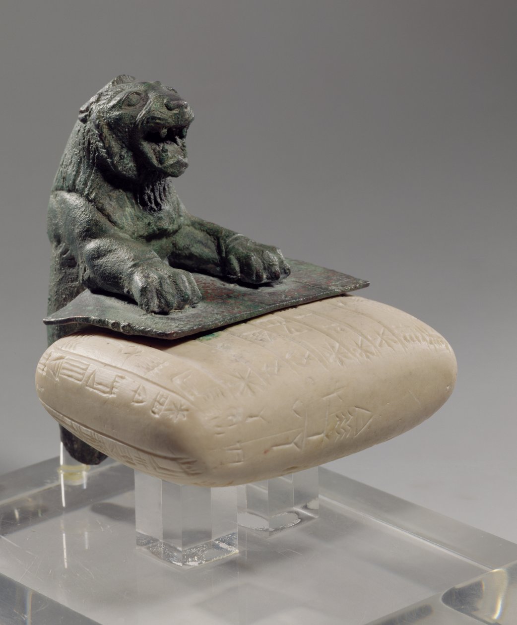 Løve holder en Hurrian foundation tablett, ca. 2150 f.Kr av Unbekannt