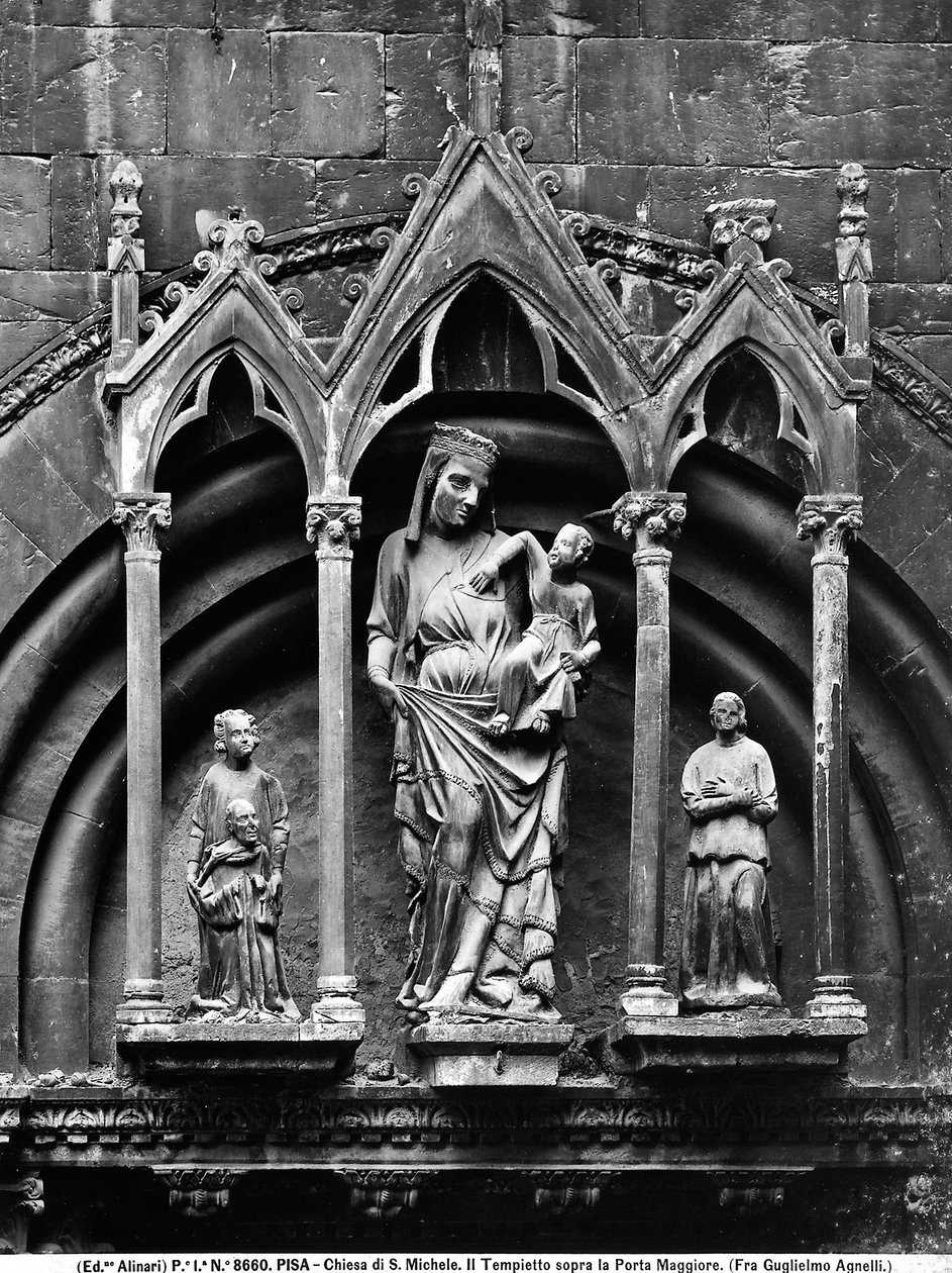 Madonna med barn og to hellige. Maleri av Friar Guglielmo Agnelli som ligger i det lille tempelet over hovedportalen, kirken San Michele i Borgo, Pisa. av Unbekannt