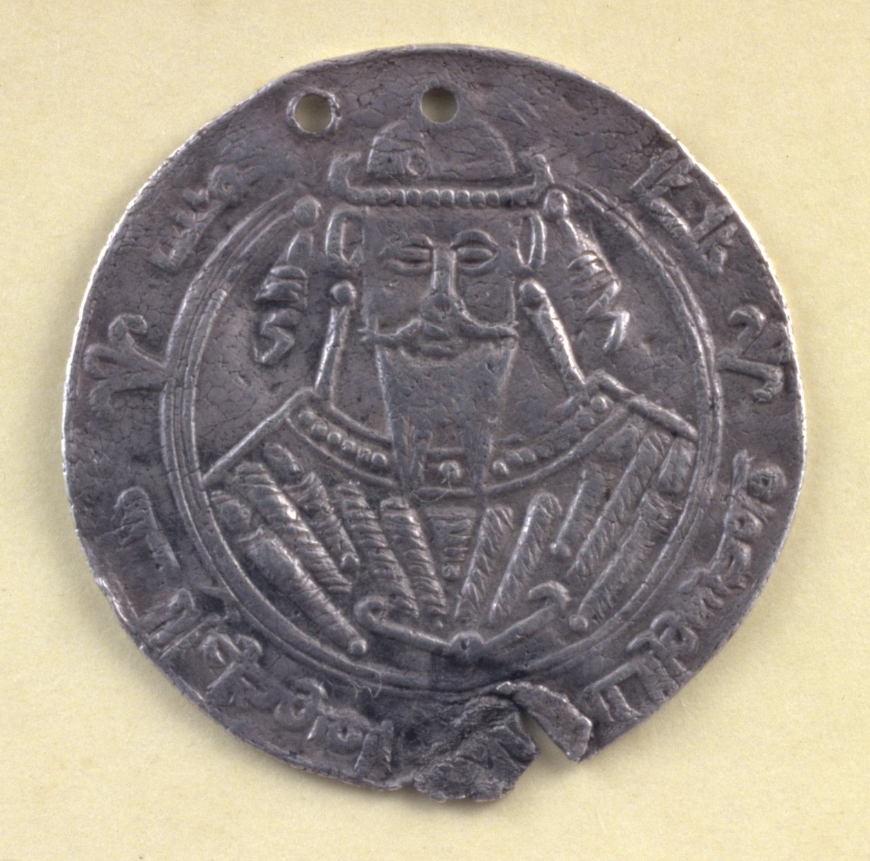 Medallion bearing the portrait al-Mutawakkil (822-861) Caliph of Baghdad, 9th century (silver)   1340351   no       norwegian Successfully Translated  Original: Relief with Two Cloaked Figures Translat: Relief with Two Cloaked Figures 1223998 no norwegian  av Leopold Blonder