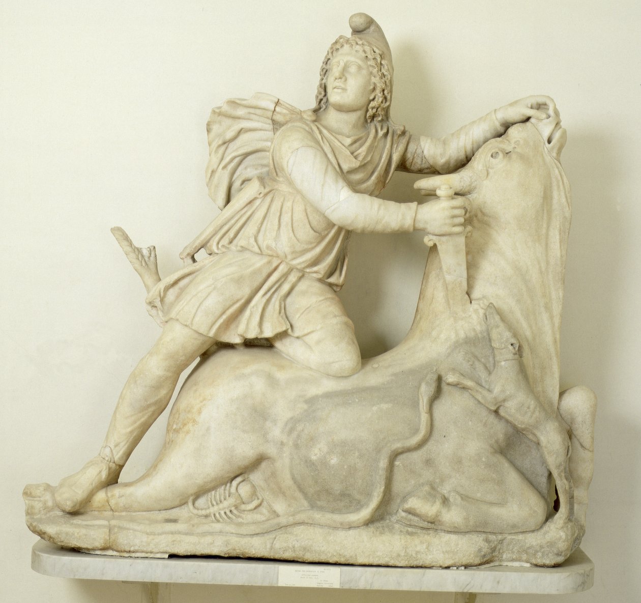 Mithras som ofrer oksen, marmorrelieff, romersk, 2. århundre av Unbekannt