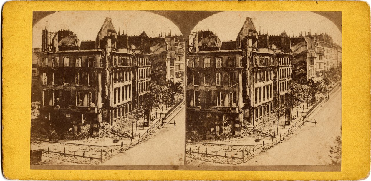 Paris kommune (1871): utsikt over Paris i ruiner. Anonym fotografering. Skriv ut på papp. Dim. 17,5x6,9 cm av Unbekannt