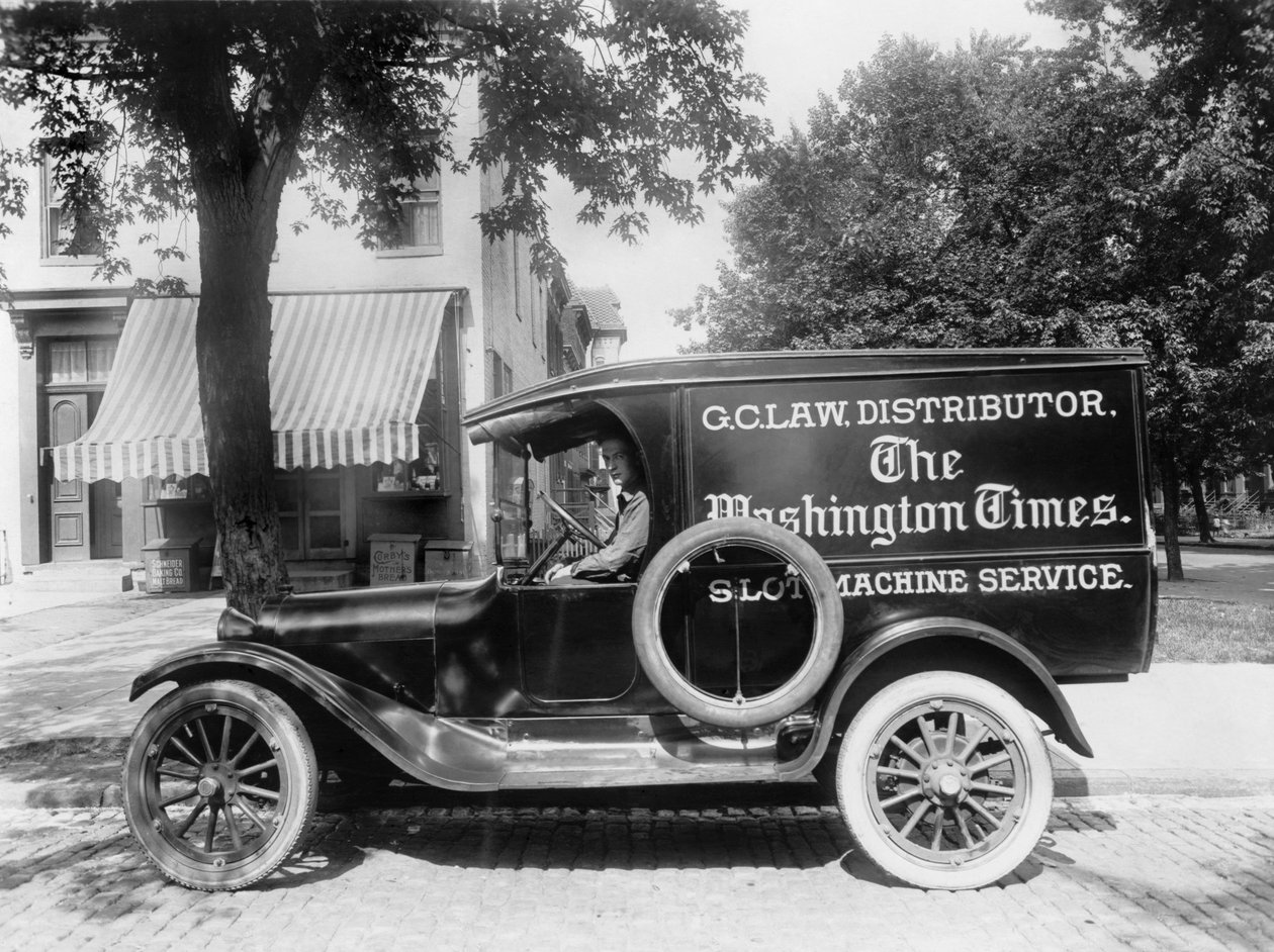 Newspaper Truck, USA, ca. 1919 (s/hvitt-bilde) av Unbekannt