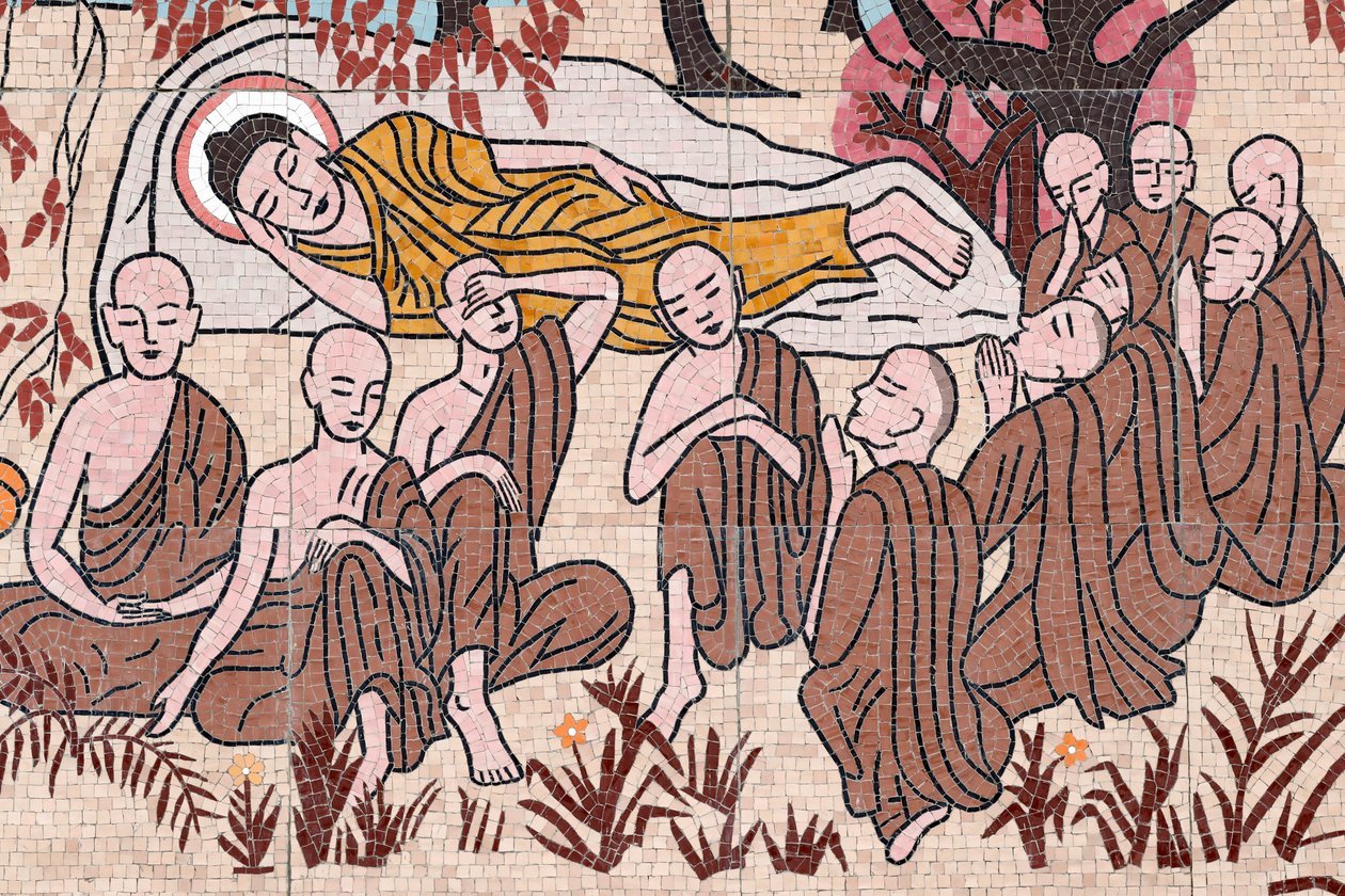 Ong Nui buddhistpagode, veggfreskomaleri, Buddhas liv, Etter 45 år med undervisning i Dharma, gikk Buddha over til Parinirvana, Quy Nhon, Vietnam, 2019 (bilde) av Unbekannt