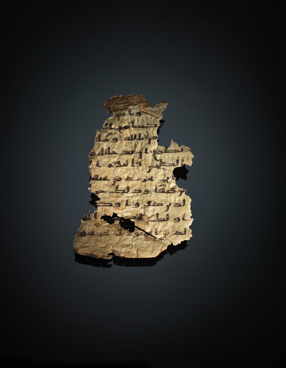 Side fra en uinnspilt Koran-palimpsest kopiert på en tidligere koptisk bibel, sannsynligvis Egypt, ca. 800-tallet (blekk på vellum) av Unbekannt