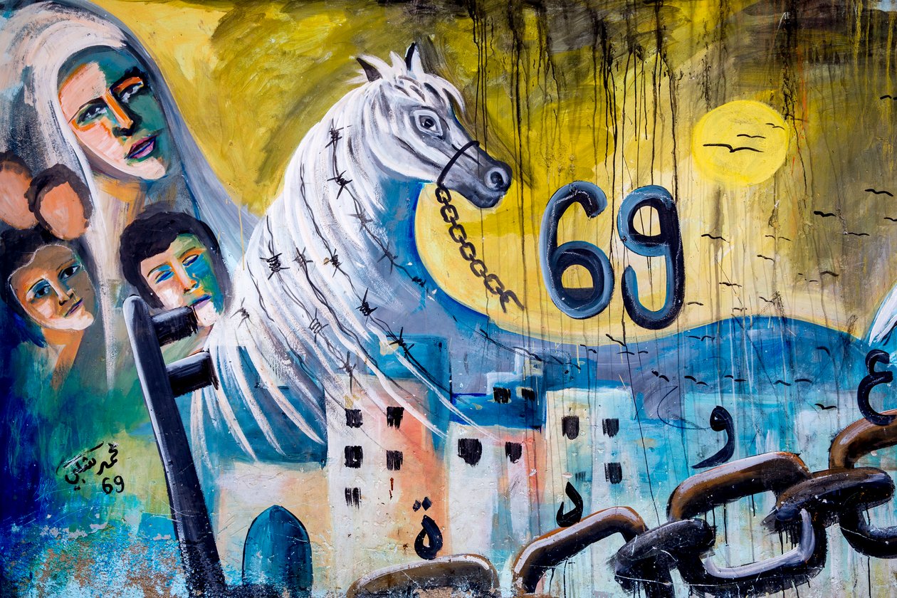 Palestinsk veggkunst på en vegg i Jenin, Vestbredden, Palestina, palestinsk familie på vei hjem, 2018 (bilde) av Unbekannt