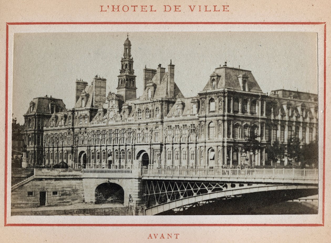 Paris Commune (1871): utsikt over Hotel de Ville i Paris før brannen i mai 1871. Fotografi av Pierre Pepetit. Trykk på papp, Dim. 9x5,4 cm av Unbekannt