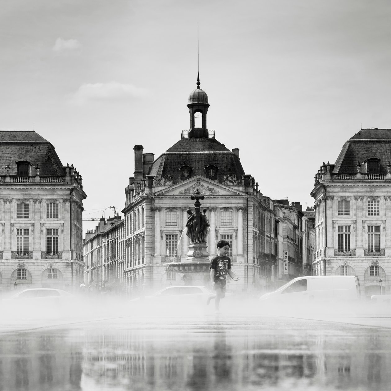 Place de la Bourse, Frankrike, 2012 (s/hvitt-bilde) av Leopold Blonder
