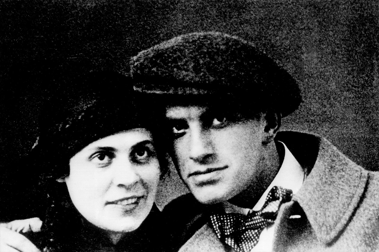 Portrett av Lili Brik (1891-1978) og Vladimir Maiakovsky (Majakovskij eller Maiakovsky) (1893-1930) ca. 1915 fotografi av Unbekannt