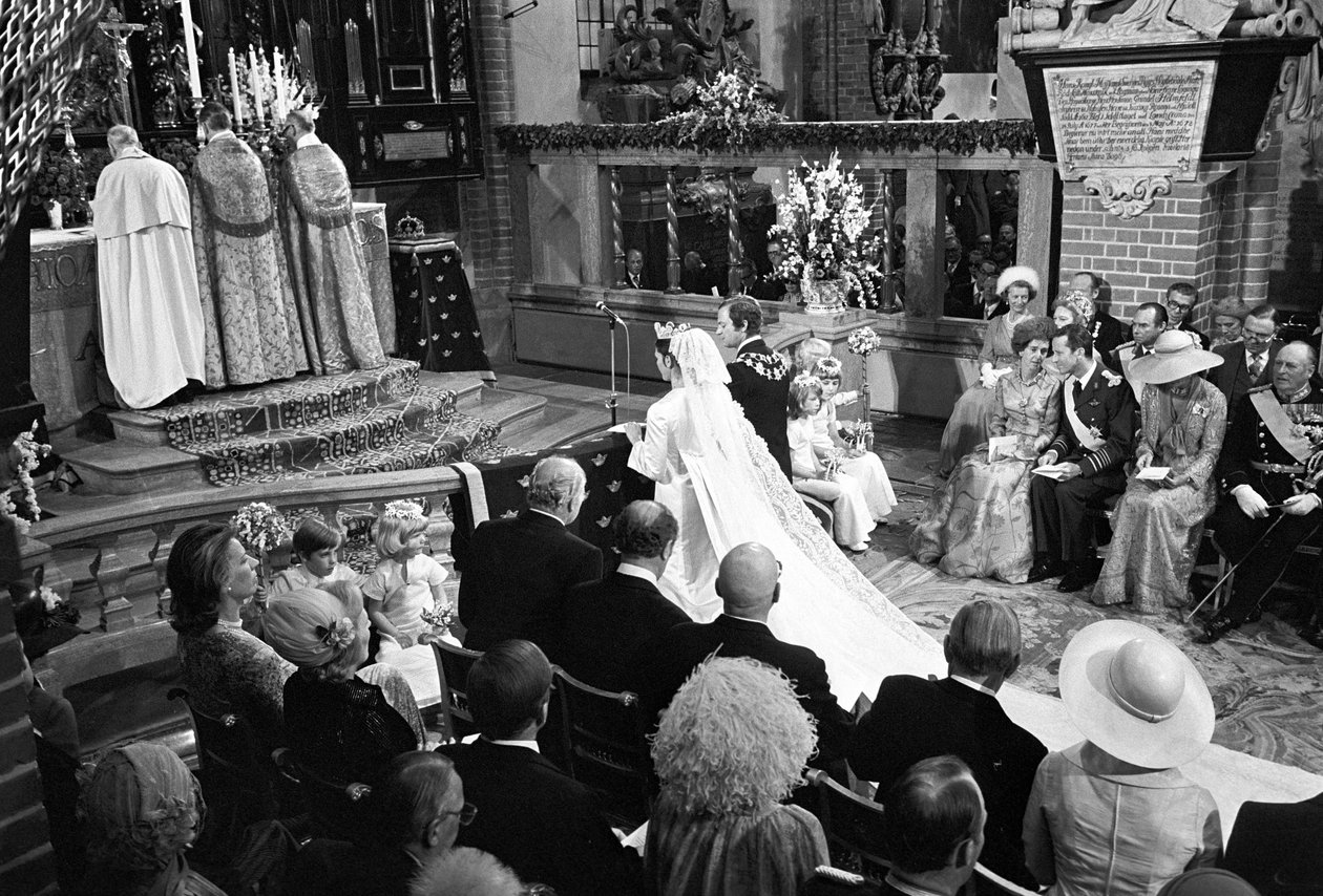 Dronning Silvia og kong Carl XVI Gustaf under bryllupsseremonien i Storkyrkan i Stockholm av Unbekannter Künstler