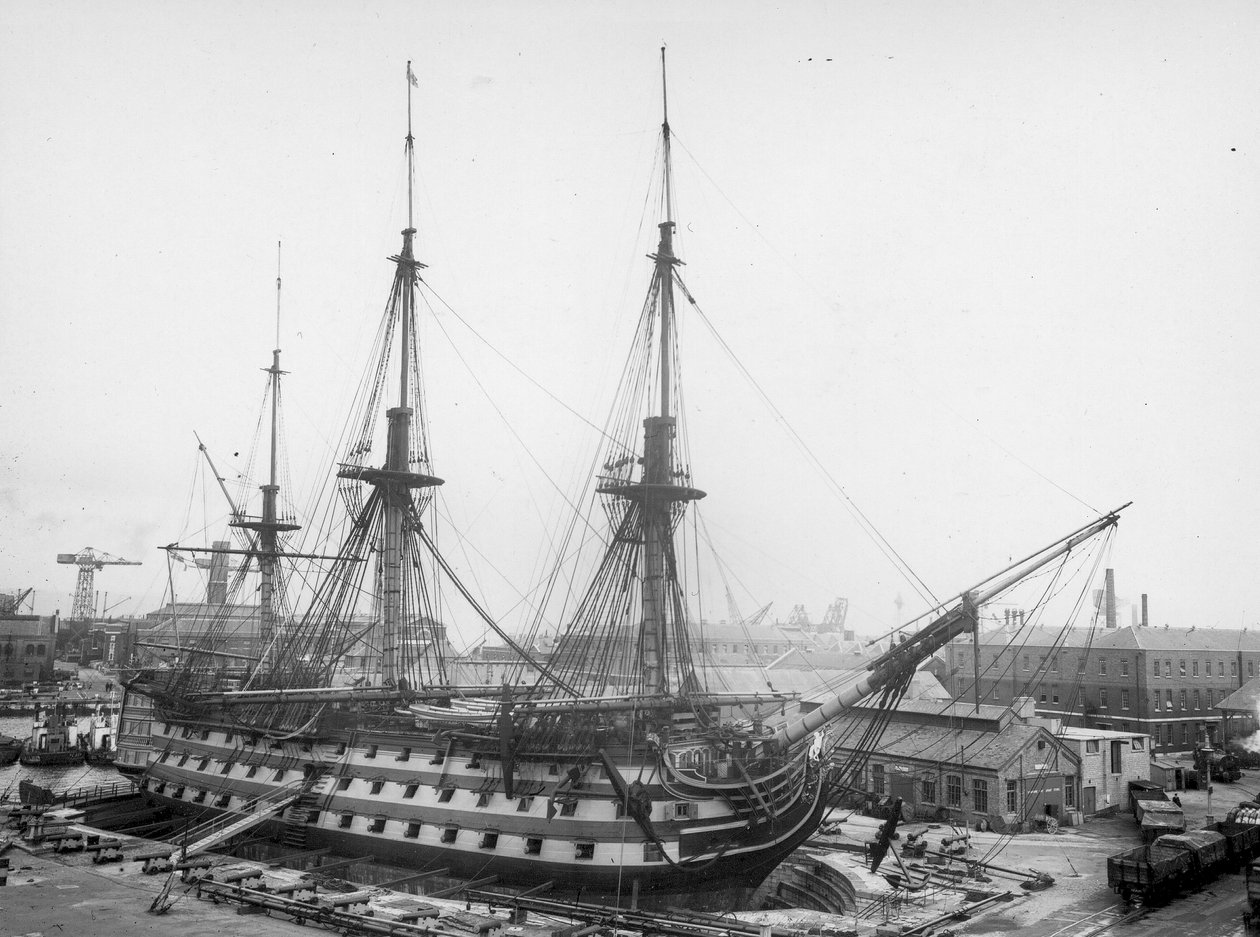 Re-installere førkrigsriggingen på HMS Victory, Portsmouth Harbor av Unbekannt