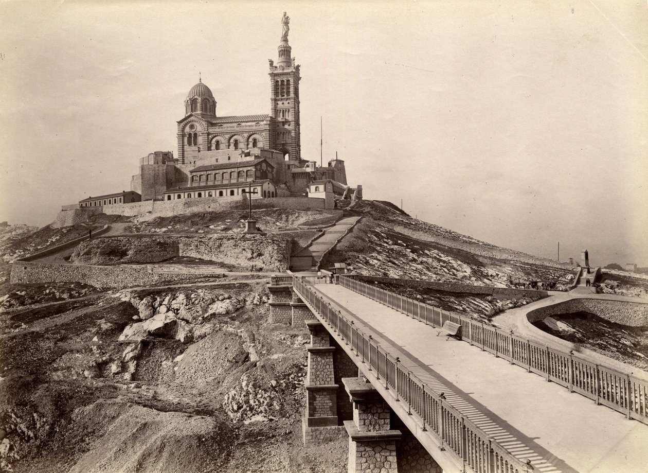 Religiøs arkitektur: utvendig utsikt over basilikaen Notre Dame de la Garde (Notre-Dame-de-la-Garde), også kalt "den gode mor" (1853-1864), bygget etter planene til arkitekten Henry Esperandieu (1829) -1874). Marseille, Bouches du Rhone (13), cen av William M. Timlin