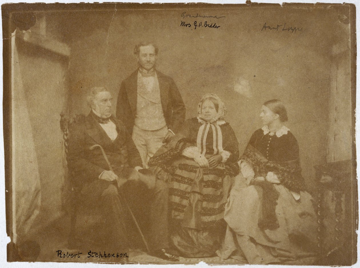 Robert Stephenson, engelsk mekanisk og sivilingeniør, og familie, ca 1850-tallet av Unbekannt