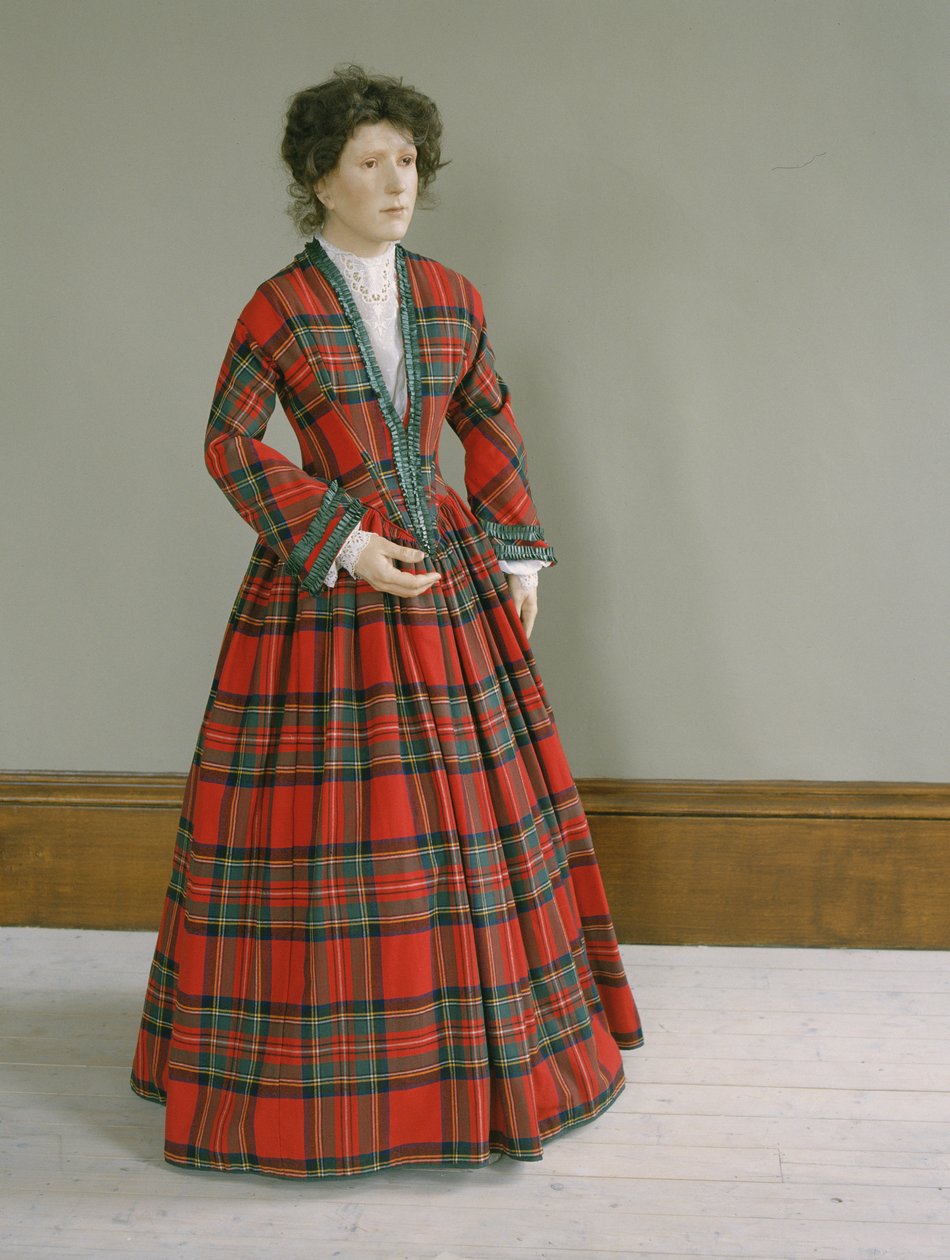 Royal Stewart tartan ullkjole med rynket silkekant, ca. 1845-50 av Unbekannt