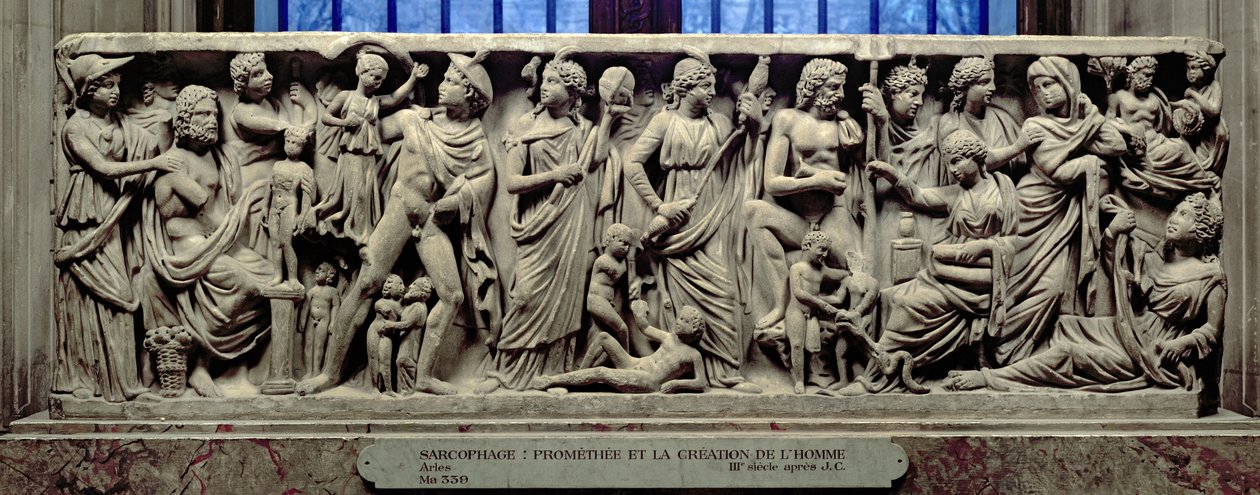 Sarkofag med relieff som viser Prometheus og menneskets skapelse, romersk, fra Arles, 3. århundre e.Kr. (marmor) av Unbekannt