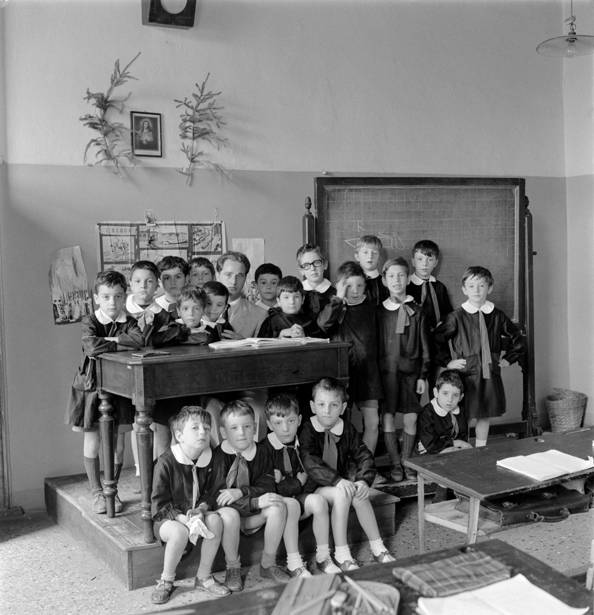 Gutteskole i Venezia, studenter bærer en bluse. 1950-tallet av Unbekannt