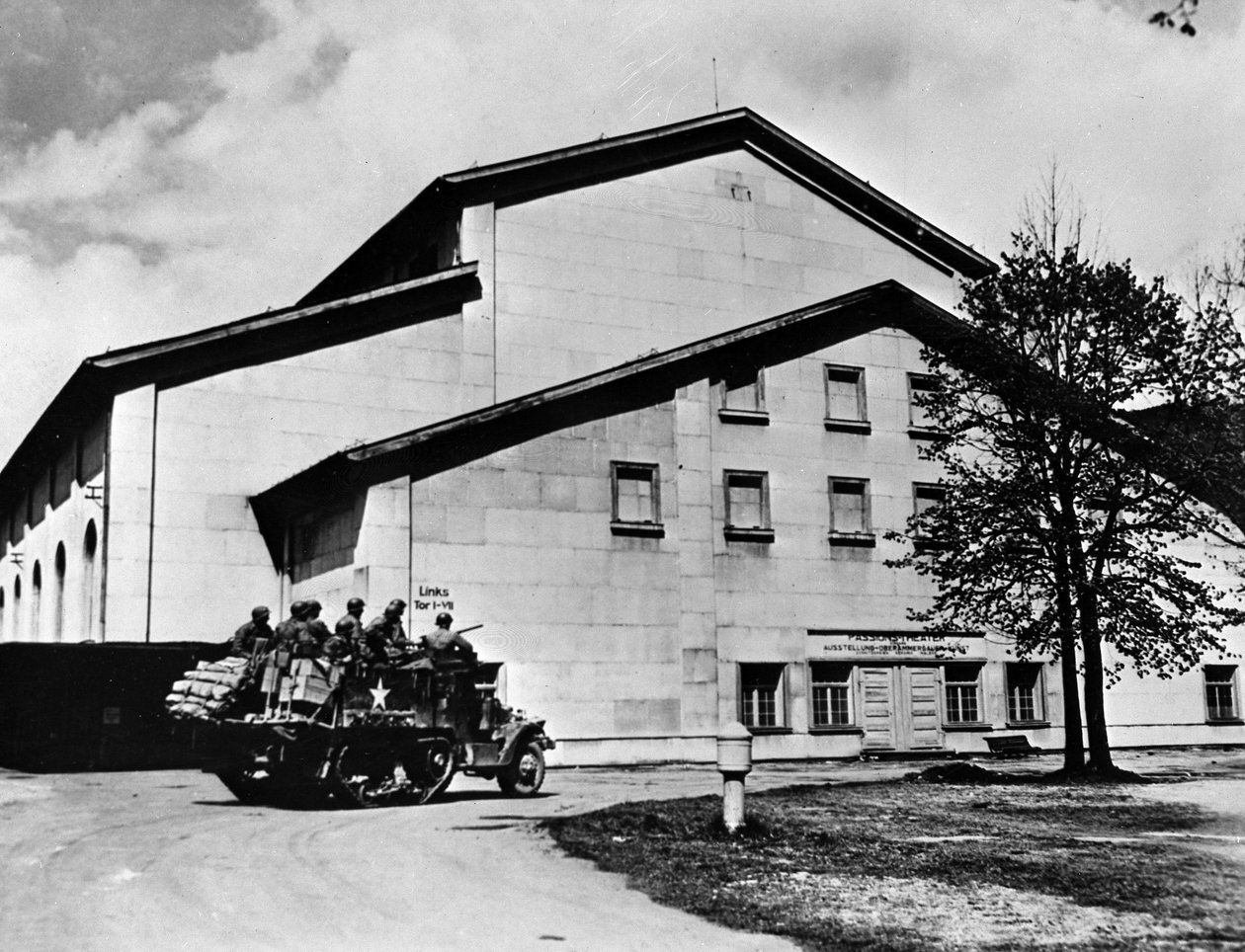 Andre verdenskrig (1939-1945) - Andre verdenskrig (2 eller 2): Ober Ammergau (Tyskland) 29. april av Unbekannt