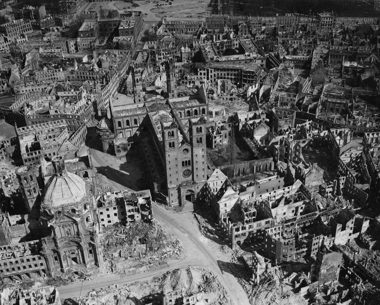 Andre verdenskrig (1939-1945) - Andre verdenskrig (2 eller 2): Würzburg (Tyskland) 11. april av Unbekannt