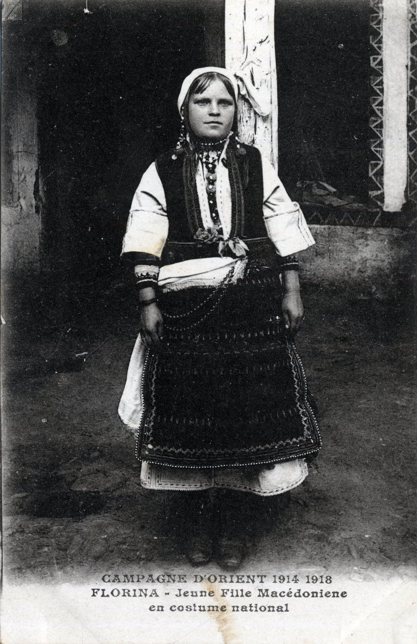 Serbia, Florina: Portrett av en makedonsk jente i nasjonaldrakt - Postkort 1914-1918 av William M. Timlin