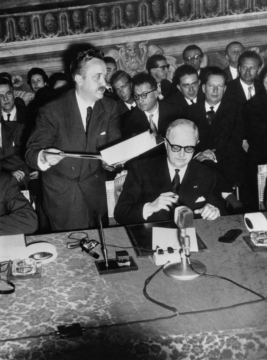 Underskrift av Roma-traktaten (Common March) Dette er Christian Pineau, Frankrikes utenriksminister. 26. mars av Unbekannt