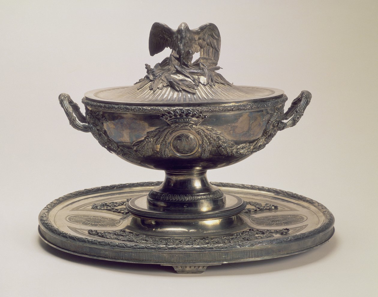 Sølvterrin og stativ fra Saltykov-tjenesten, av Robert Joseph Auguste (1725-1805), Paris av Unbekannt