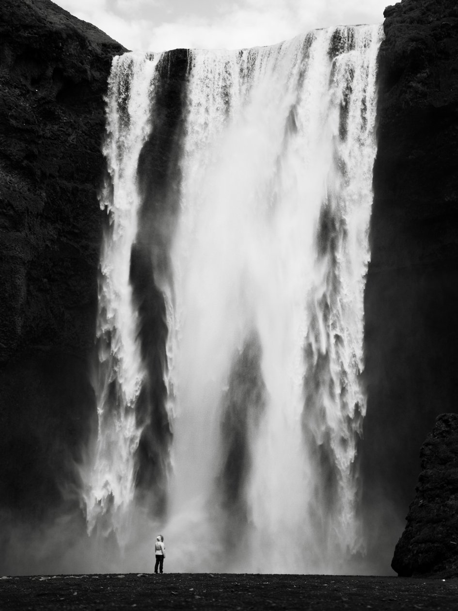 Skógafoss, Island, 2011 (s/hvitt-bilde) av Leopold Blonder