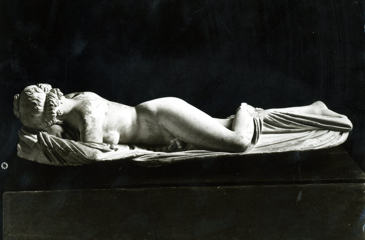 Sovende Hermafroditt (marmor) (s/hvitt bilde) av Unbekannt