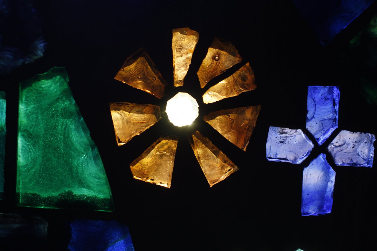 Farget glass i Notre-Dame de Consolation kirke, Hyeres, Frankrike av Unbekannt