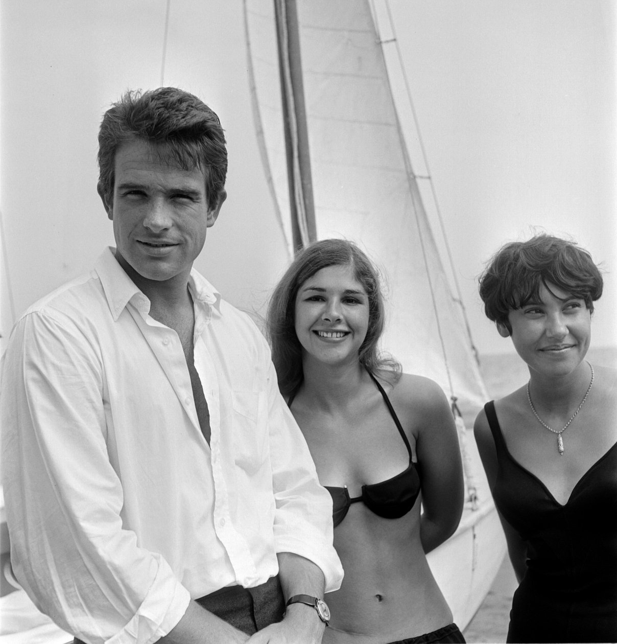 SKUESPILLEREN WARREN BEATTY PÅ VENICE LIDO BEACH - 1965 av Unbekannt