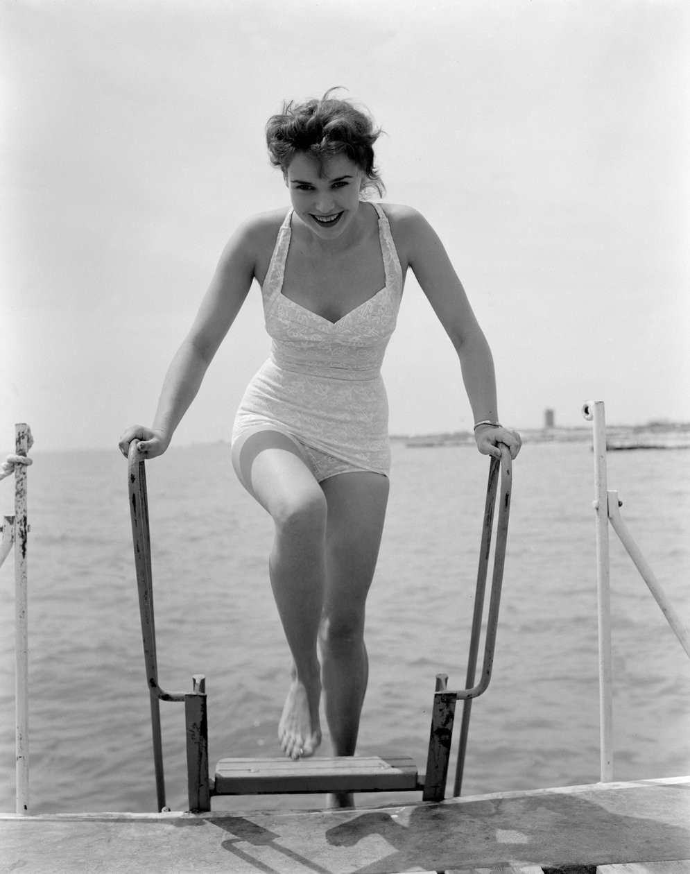 SKUESPILLEREN TANIA WEBER PÅ VENICE LIDO BEACH - 1952 av Unbekannt