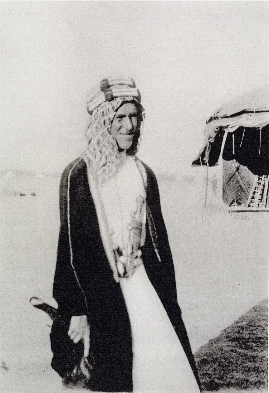 T. E. Lawrence i arabisk kjole (s/hvitt-bilde) av Unbekannt