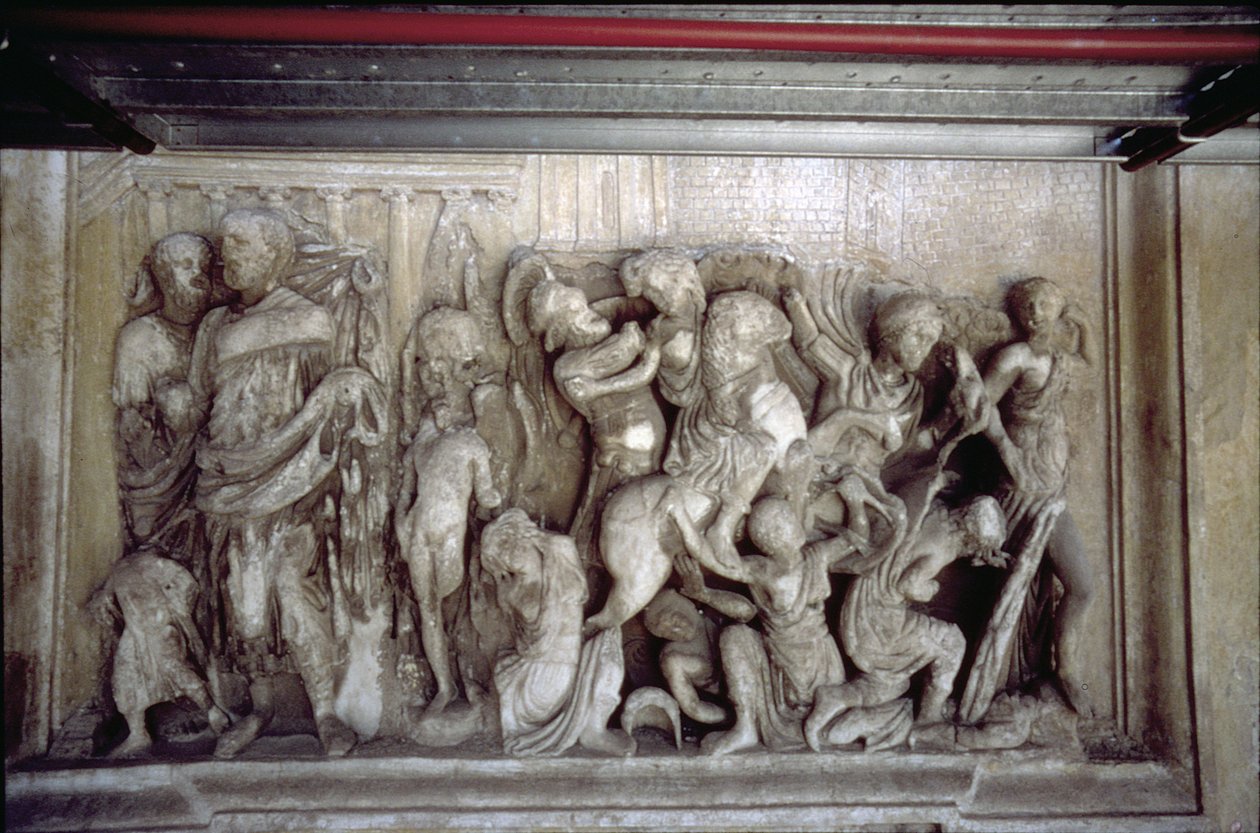 Den bakre fasaden, detalj av antikk relieffdekorasjon (noen stykker fra Ara Pacis av Augustus) som viser en kampscene (stein) av Unbekannt