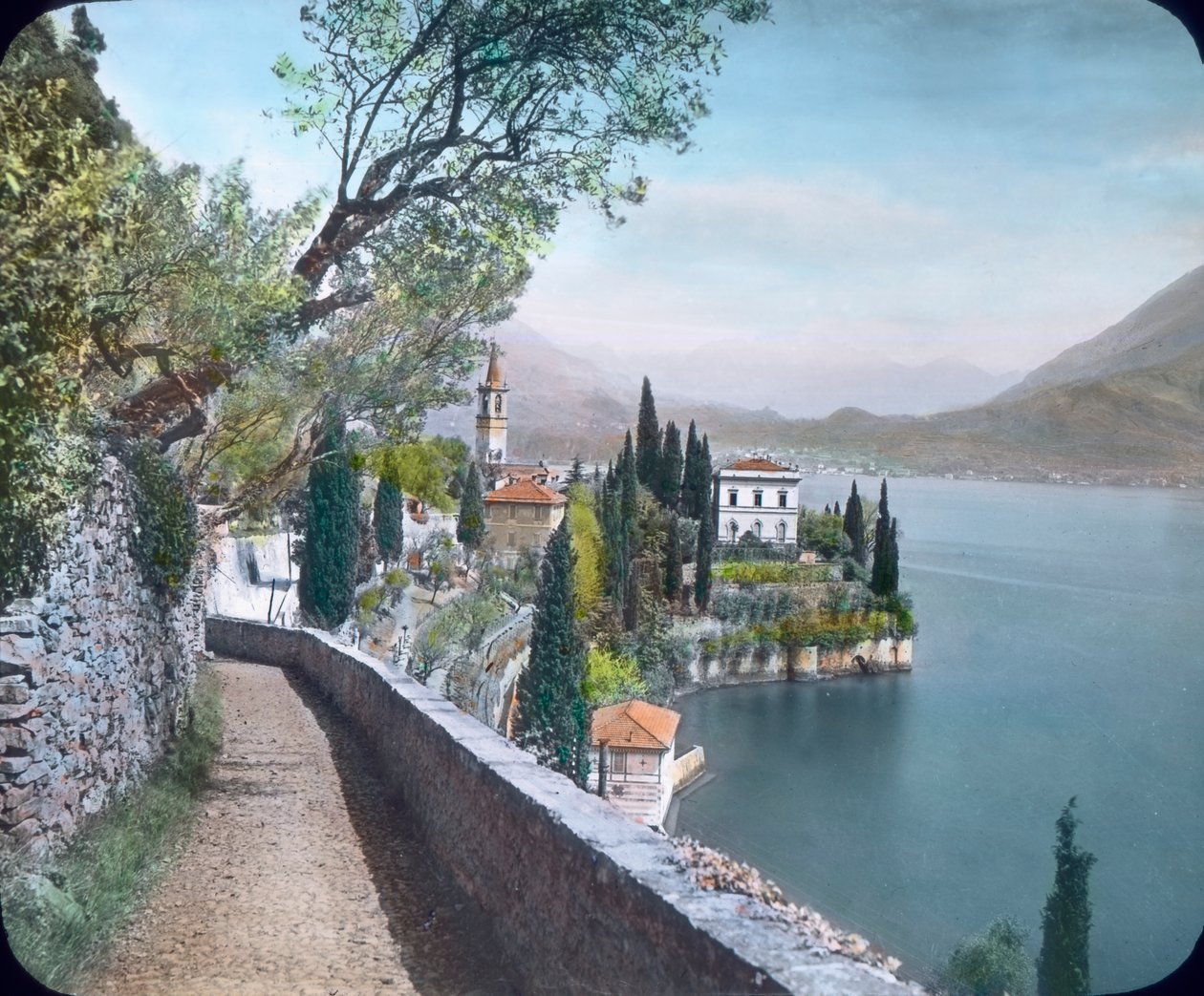Varenna kommune ved Comosjøen i Nord-Italia av Unbekannter Künstler